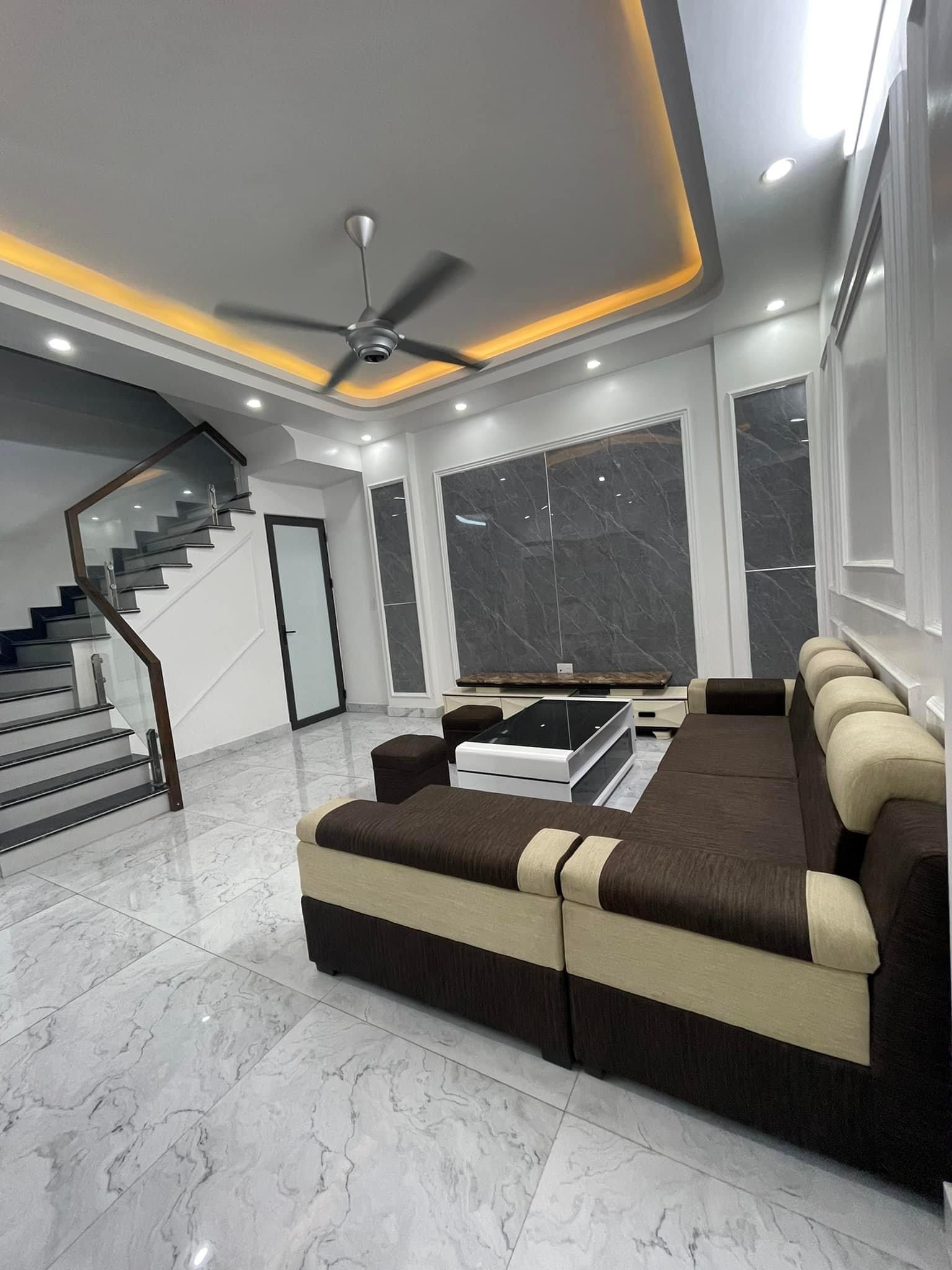 Nhà mới phố Thư Trung Văn Cao  4 tầng độc lập đầy đủ nội thất 