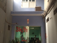 bán gấp nhà mặt ngõ đường NAm Pháp 1 đang kinh doanh quán net